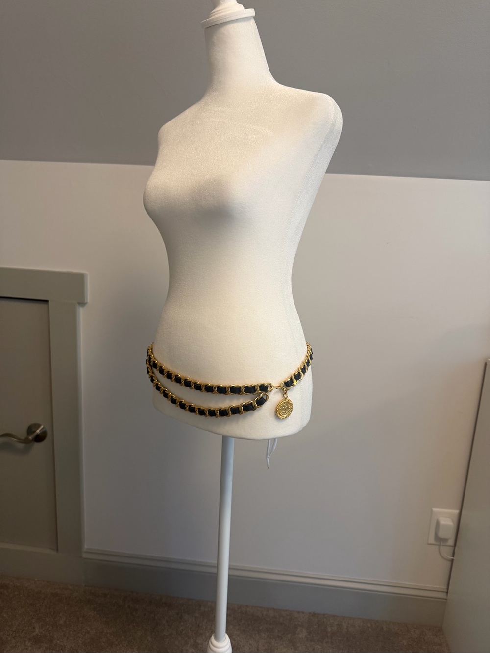 Vintage CHANEL 1991 Spring (26) Leather Intertwined Gold Chain Medallion Belt